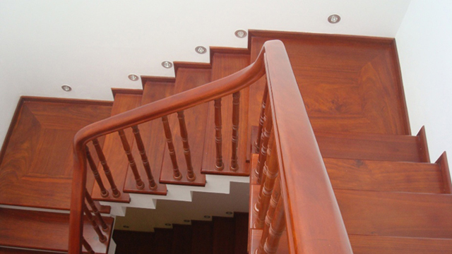 Lắp đặt hệ thống cầu thang gỗ tại nhà ở Hà Nội